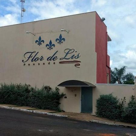 Pousada Flor De Lis Olímpia Exteriör bild